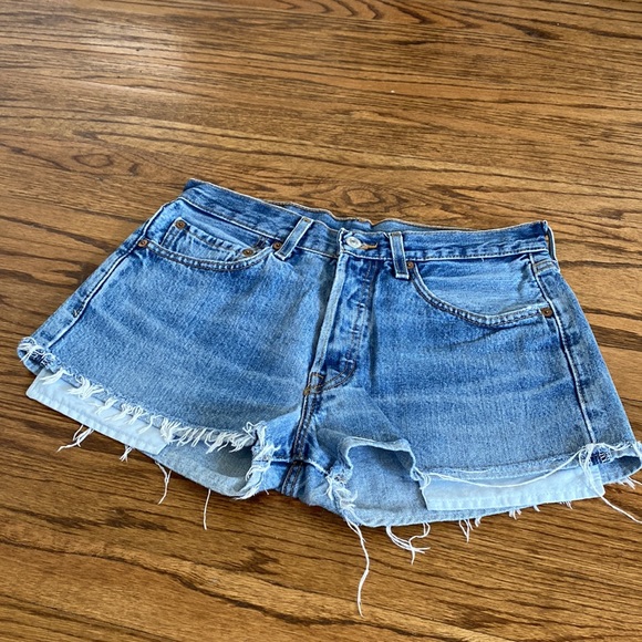 Vintage Levi’s 501 Shorts - Picture 2 of 4